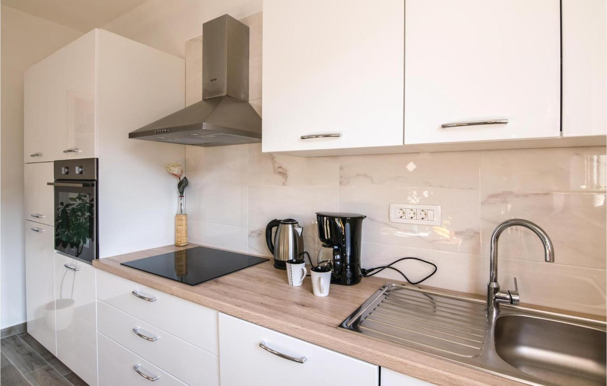 1 Bedroom Gorgeous In Apartment