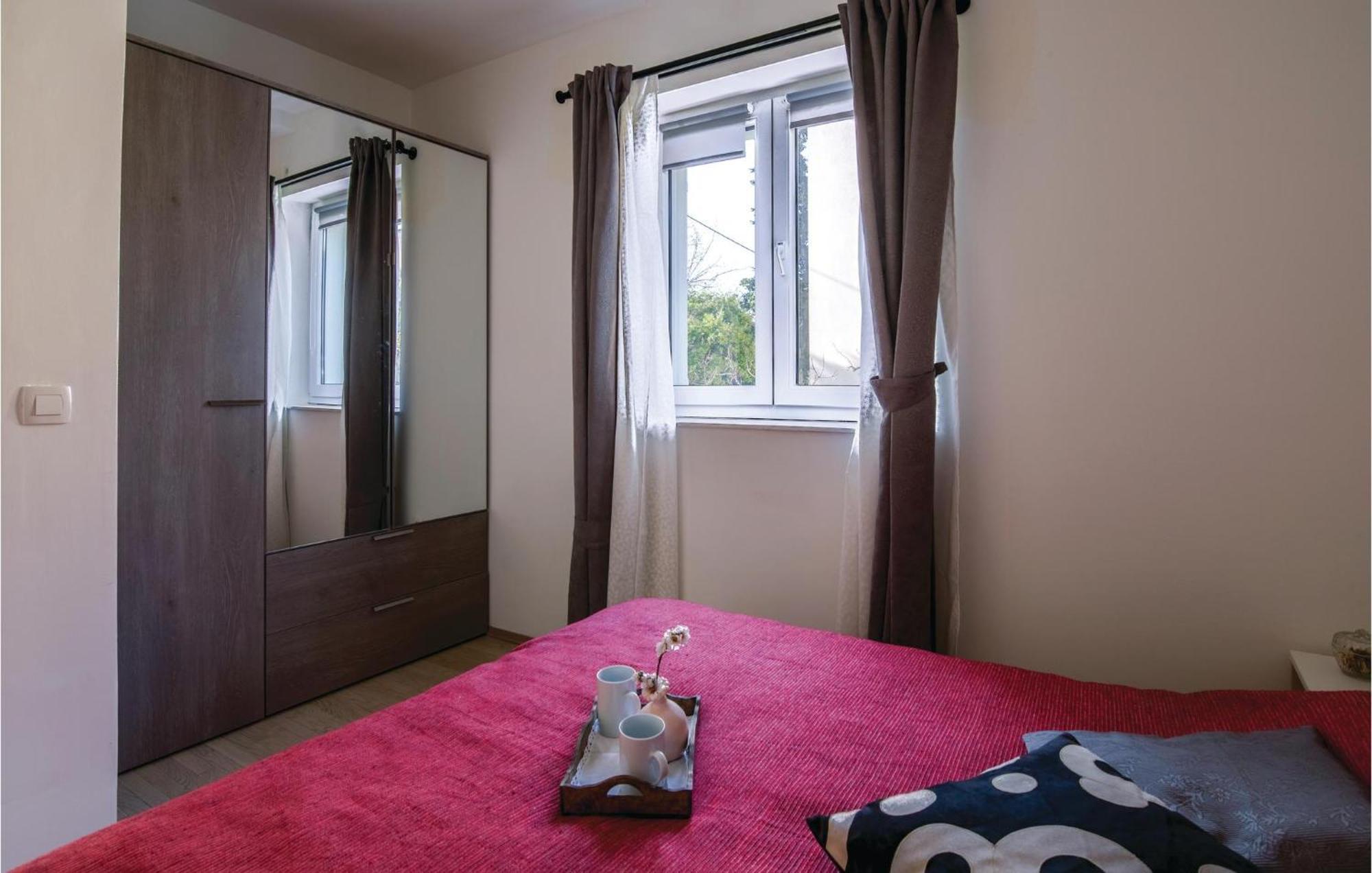 1 Bedroom Gorgeous In Apartment Zadar